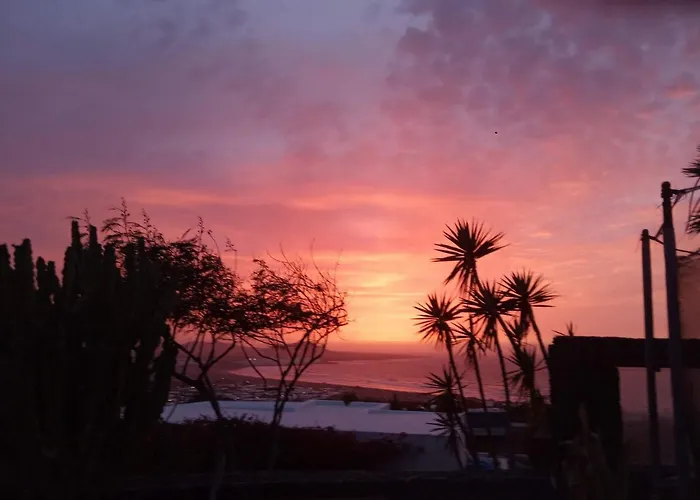 Beautiful Small Bungalow, Amazing Views And Garden