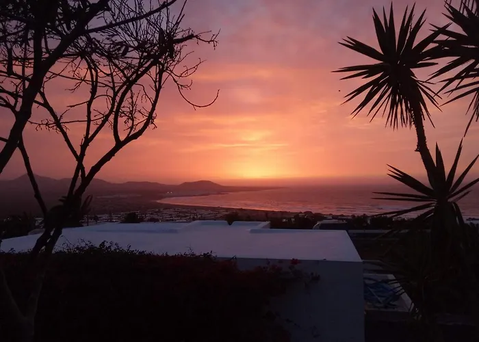 Nyaraló Beautiful Small Bungalow, Amazing Views And Garden