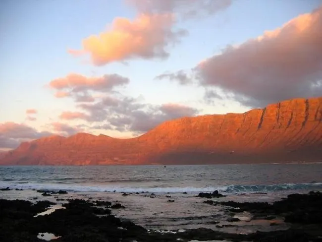 Nyaraló Beautiful Small Bungalow, Amazing Views And Garden *