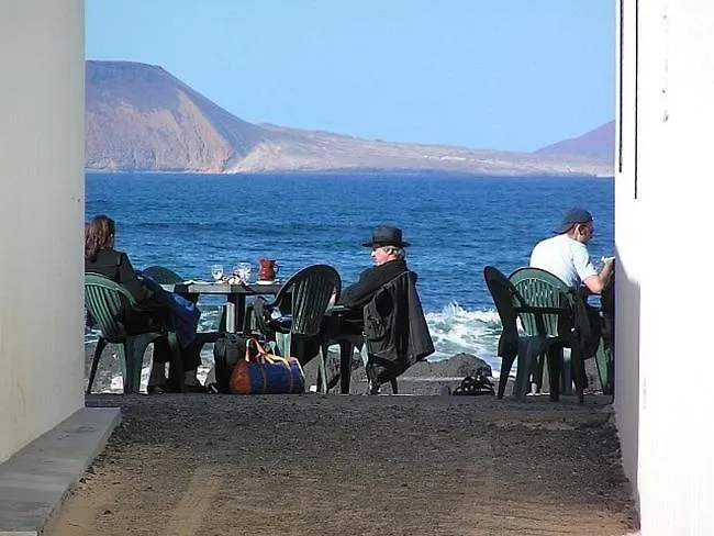 Nyaraló Beautiful Small Bungalow, Amazing Views And Garden *