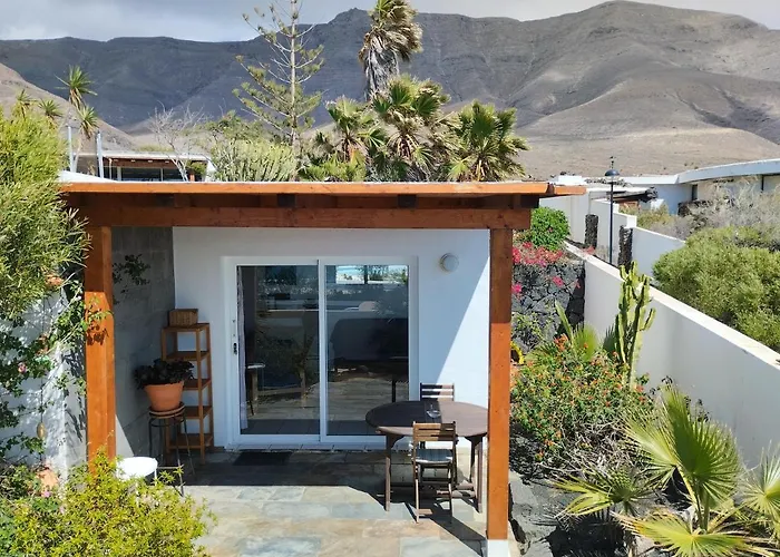 Beautiful Small Bungalow, Amazing Views And Garden Nyaraló Famara