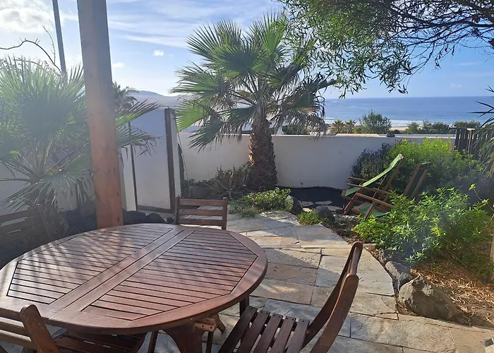 Beautiful Small Bungalow, Amazing Views And Garden Famara