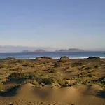 Beautiful Small Bungalow, Amazing Views And Garden Famara