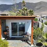 Beautiful Small Bungalow, Amazing Views And Garden Nyaraló Famara