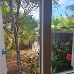 Beautiful Small Bungalow, Amazing Views And Garden Nyaraló Famara