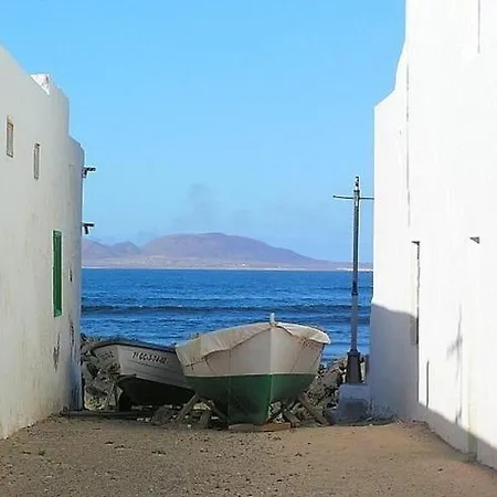 Vakantiehuis Beautiful Small Bungalow, Amazing Views And Garden *