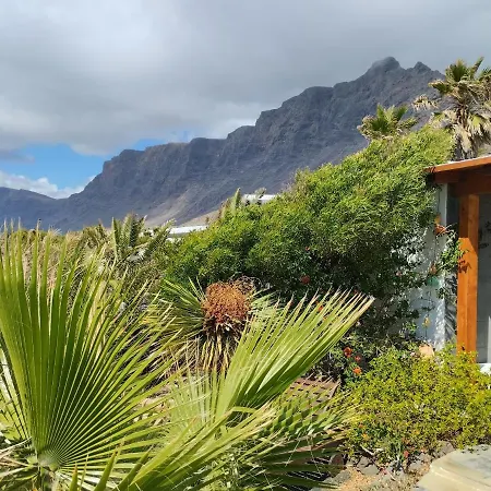 Beautiful Small Bungalow, Amazing Views And Garden Famara