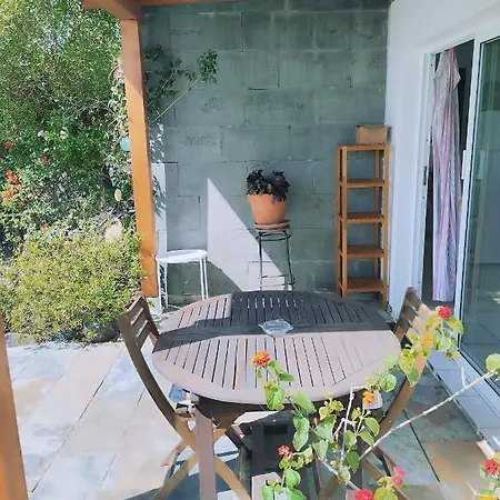 Beautiful Small Bungalow, Amazing Views And Garden בית נופש *