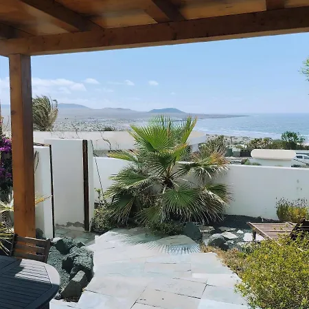 Casa vacanze Beautiful Small Bungalow, Amazing Views And Garden Famara
