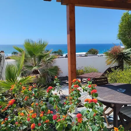 בית נופש Beautiful Small Bungalow, Amazing Views And Garden פאמארה