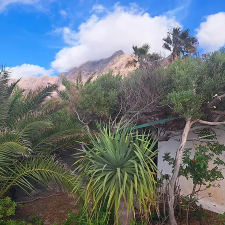 Vakantiehuis Beautiful Small Bungalow, Amazing Views And Garden Famara