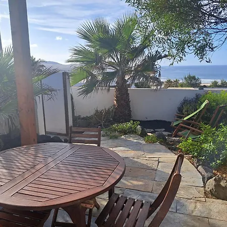 Beautiful Small Bungalow, Amazing Views And Garden Famara