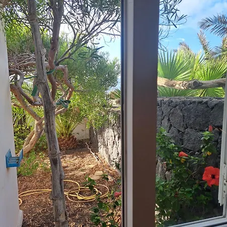 Beautiful Small Bungalow, Amazing Views And Garden Vakantiehuis Famara