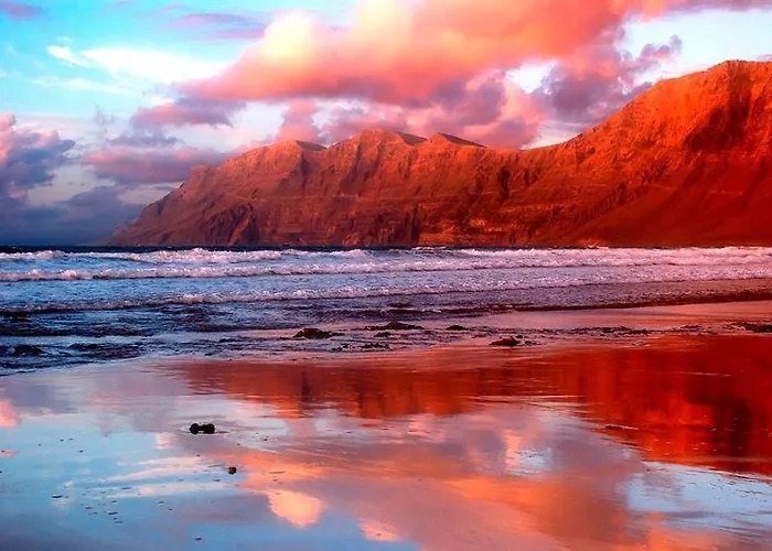 Beautiful Small Bungalow, Amazing Views And Garden Famara