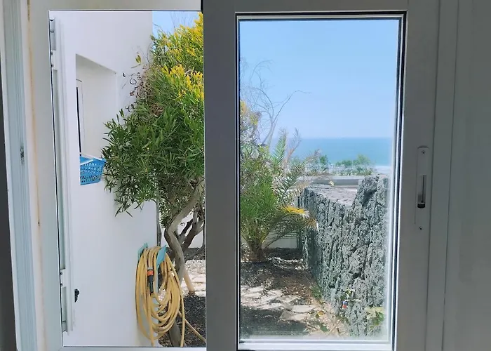 Beautiful Small Bungalow, Amazing Views And Garden Feriehus