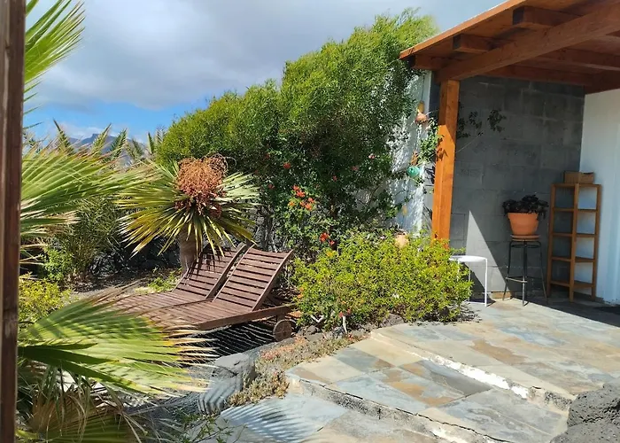 Beautiful Small Bungalow, Amazing Views And Garden *