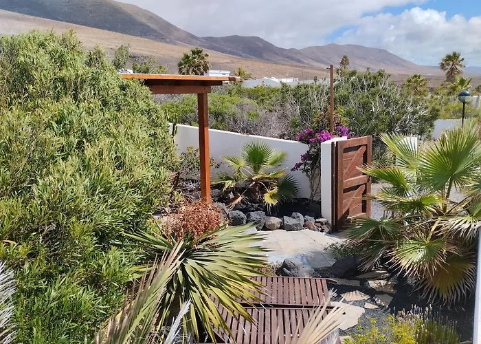 Casa de Férias Beautiful Small Bungalow, Amazing Views And Garden Famara