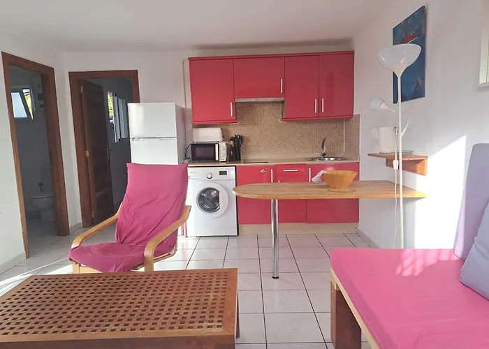 Feriehus Beautiful Small Bungalow, Amazing Views And Garden Famara