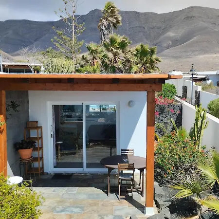 Beautiful Small Bungalow, Amazing Views And Garden Semesterbostad Famara