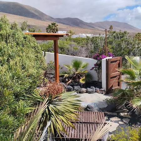 Semesterbostad Beautiful Small Bungalow, Amazing Views And Garden Famara